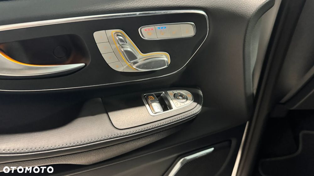 Mercedes-Benz Klasa V - 12