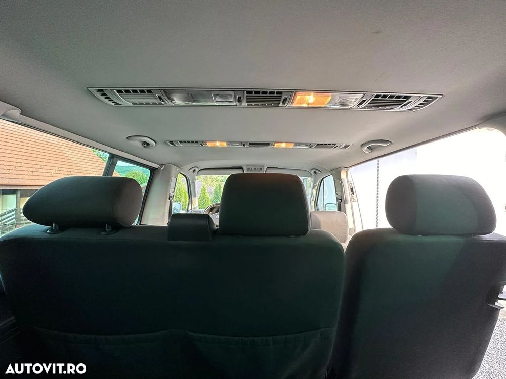 Volkswagen Caravelle - 7