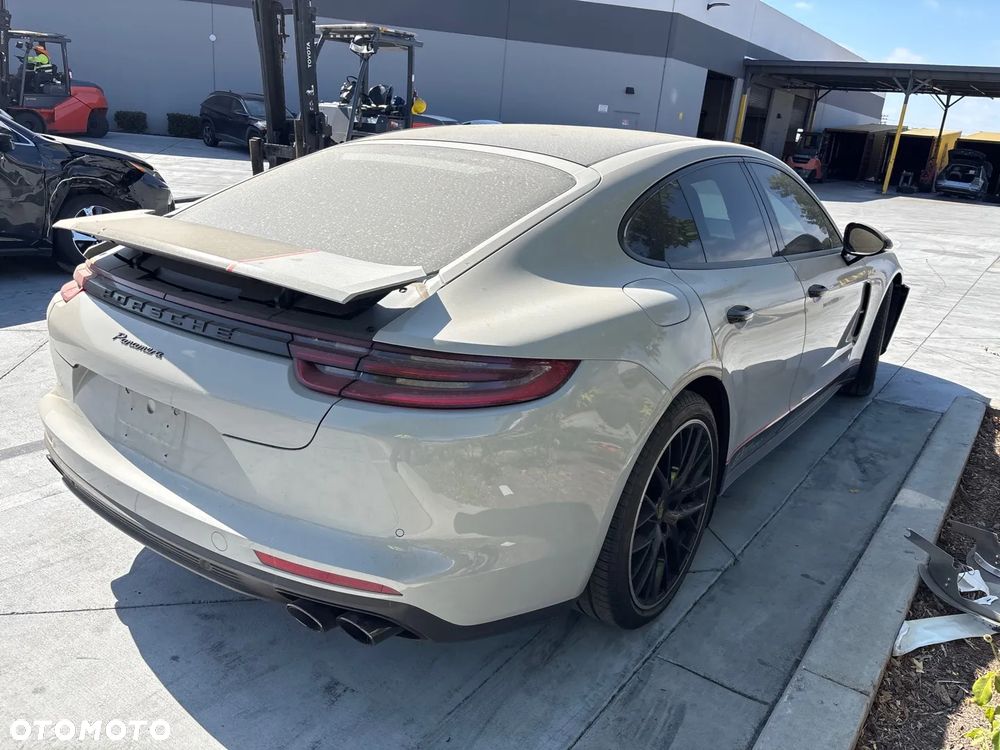 Porsche Panamera - 17
