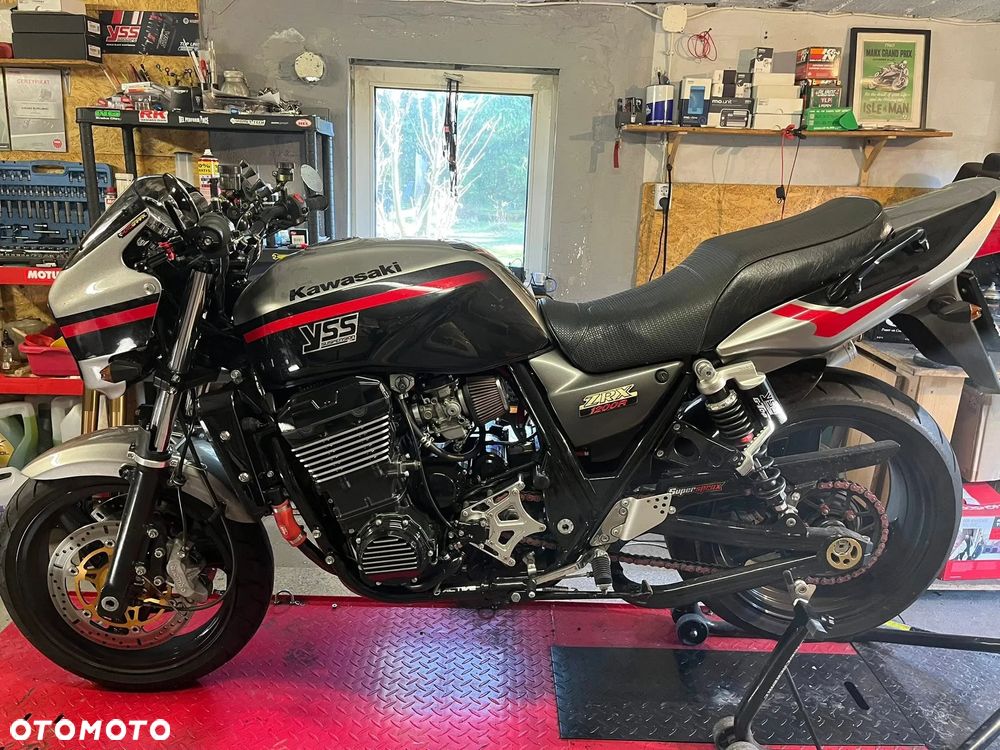 Kawasaki ZRX - 10