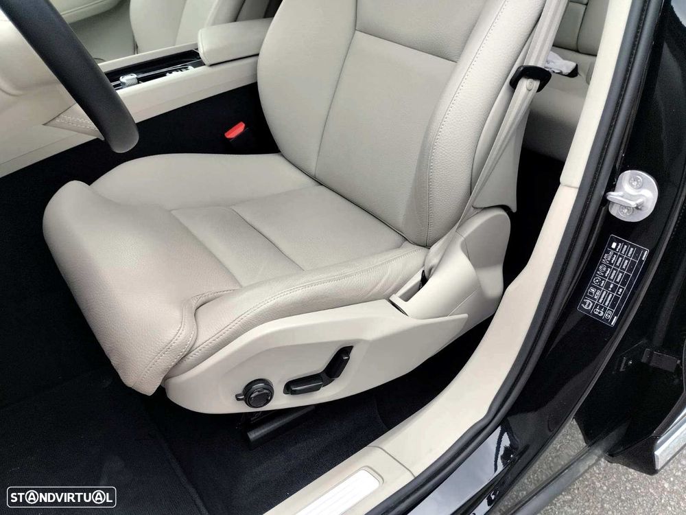 Volvo XC 60 2.0 T6 PHEV Plus Bright - 12