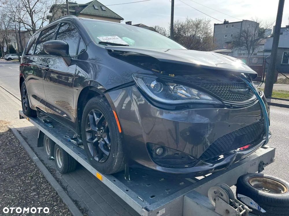 Chrysler Pacifica - 13