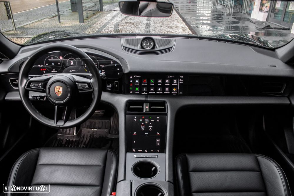 Porsche Taycan Cross Turismo 4 - 42