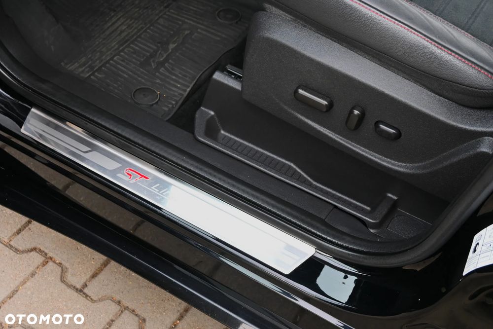 Ford Kuga 2.0 TDCi AWD ST-Line - 33