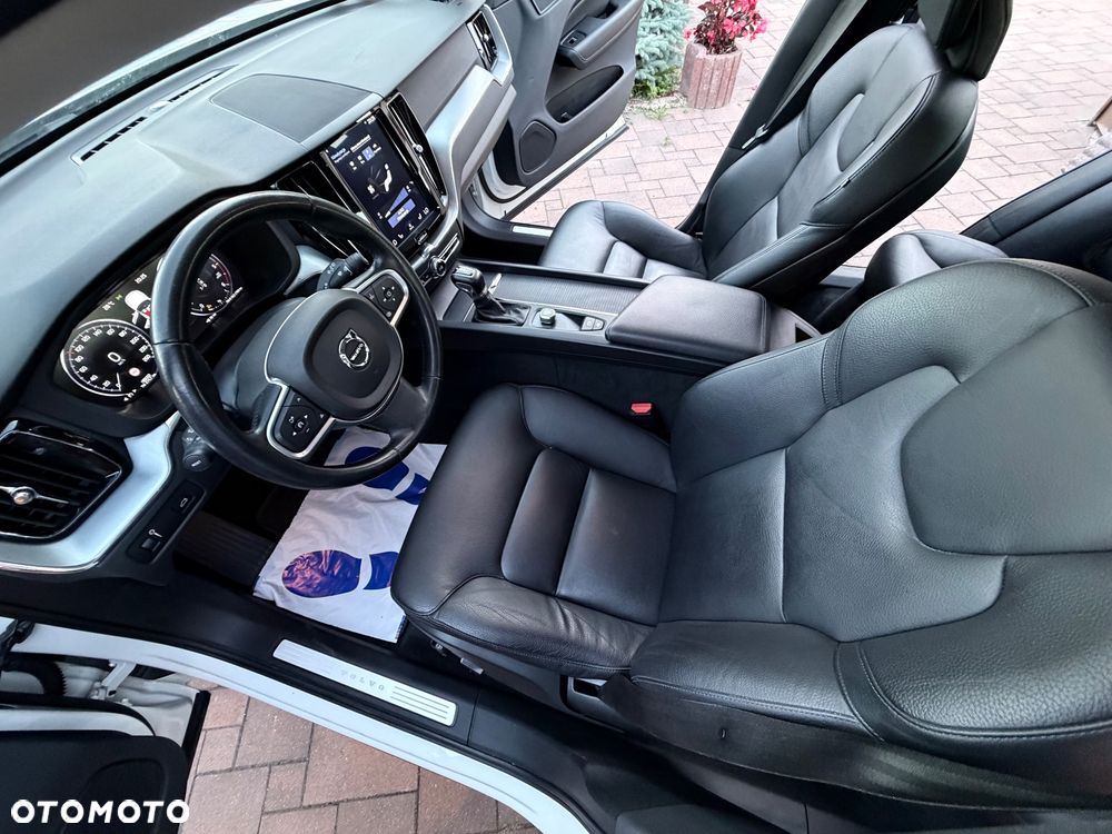 Volvo XC 60 B5 D AWD Geartronic Momentum Pro - 33