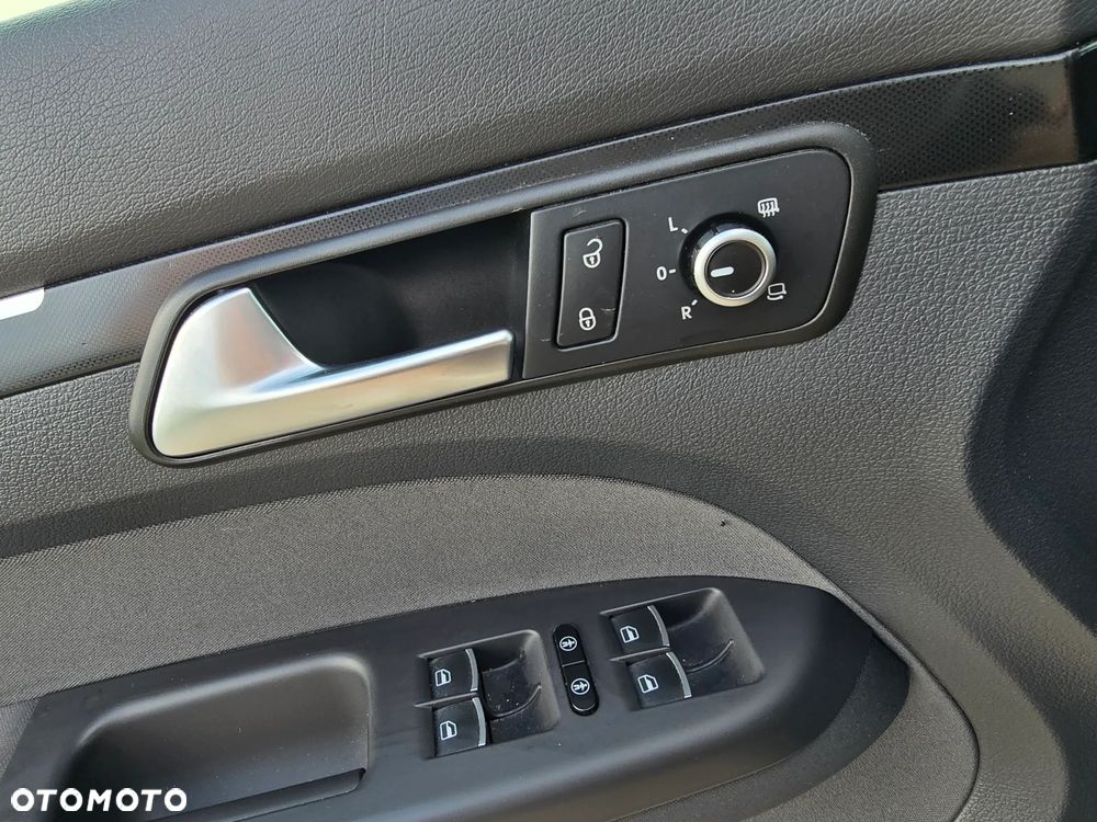Volkswagen Touran 2.0 TDI DPF DSG Highline - 15