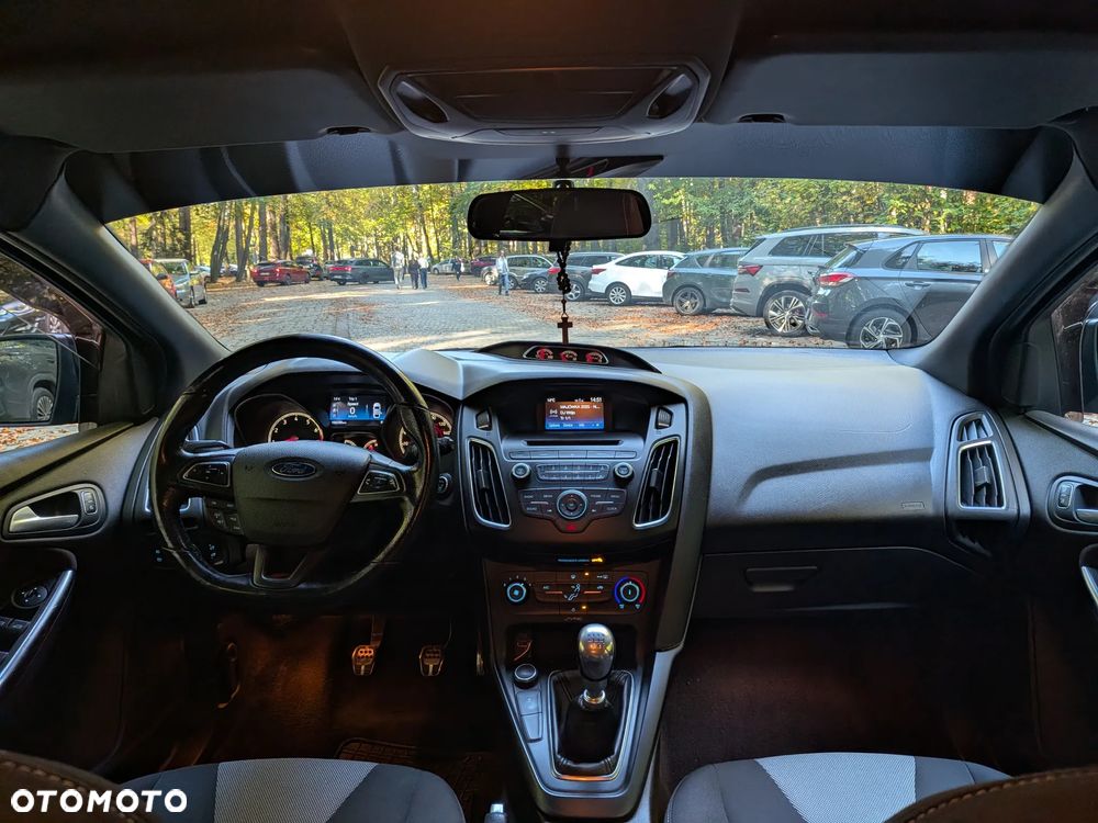 Ford Focus - 25