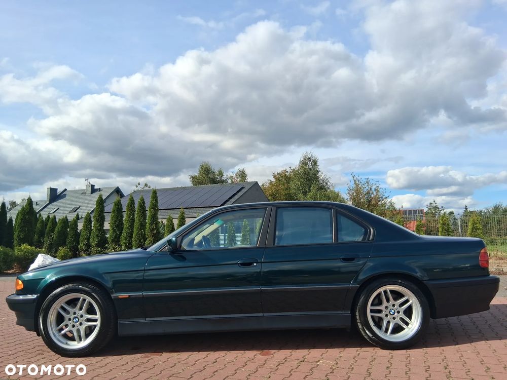 BMW Seria 7 - 32