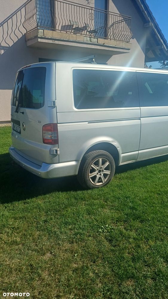 Volkswagen Caravelle - 10