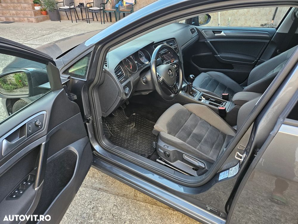 Volkswagen Golf - 8