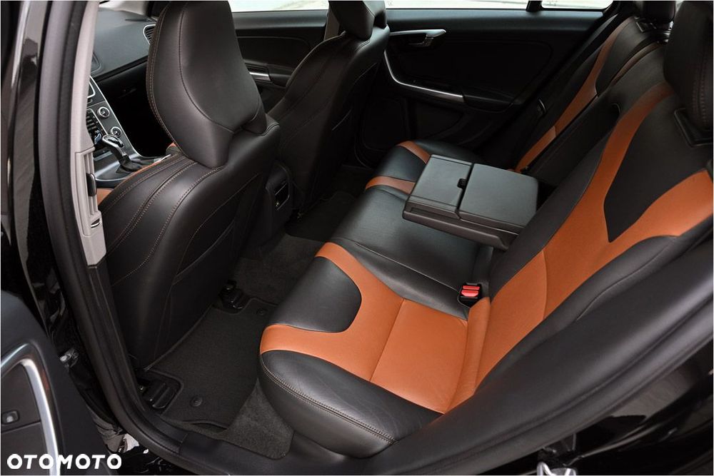 Volvo V60 Cross Country D4 Geartronic Summum - 8