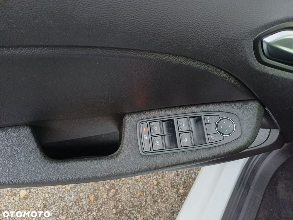 Renault Clio E-TECH Full 145 EVOLUTION - 13