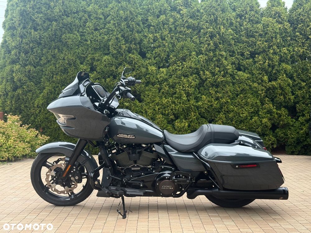Harley-Davidson Touring Road Glide - 2
