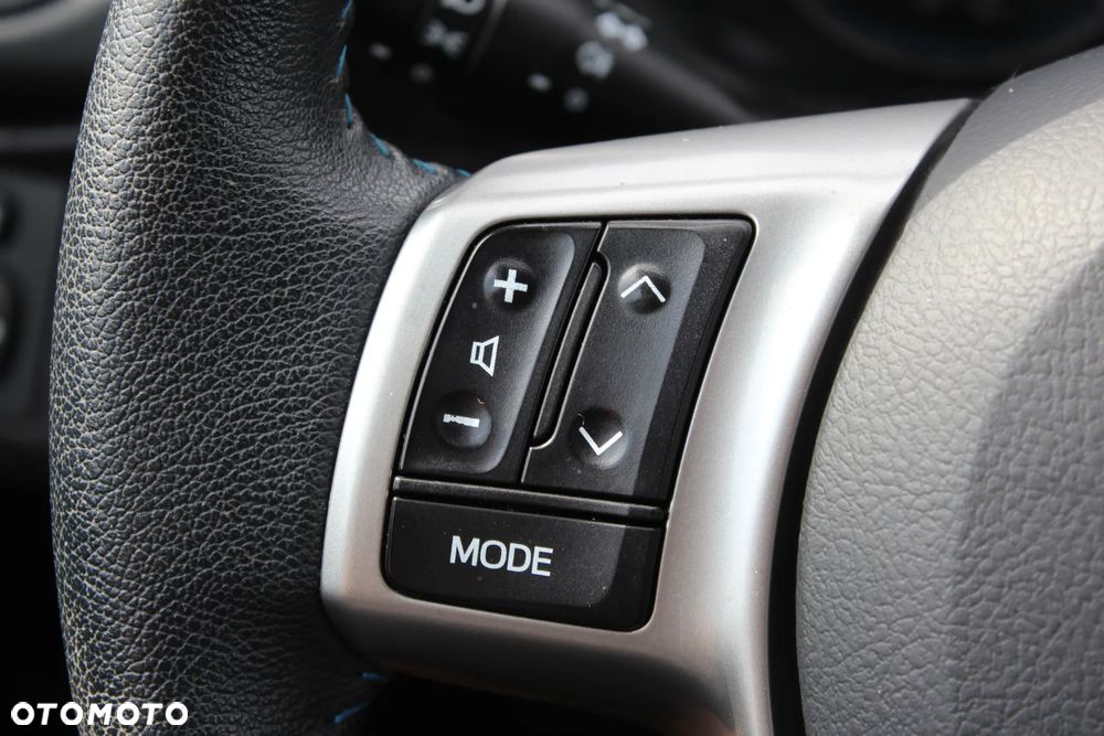 Toyota Yaris Hybrid 100 Premium - 28