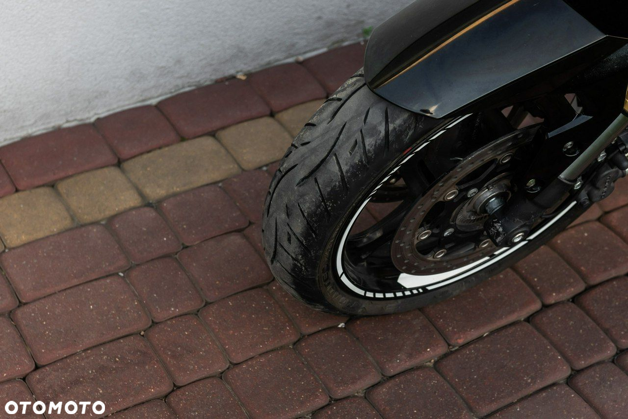 Suzuki GSR - 7