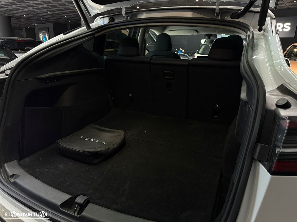 Tesla Model Y Long Range Dual Motor AWD - 6