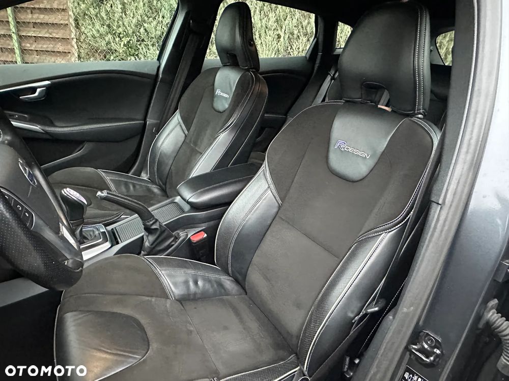 Volvo V40 D2 R Design - 29