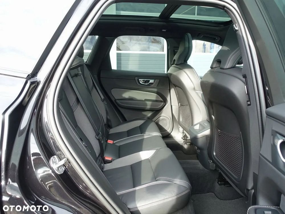 Volvo XC 60 B5 B AWD Plus Black Edition - 23