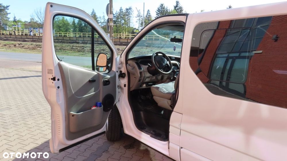 Renault Trafic Passenger - 12