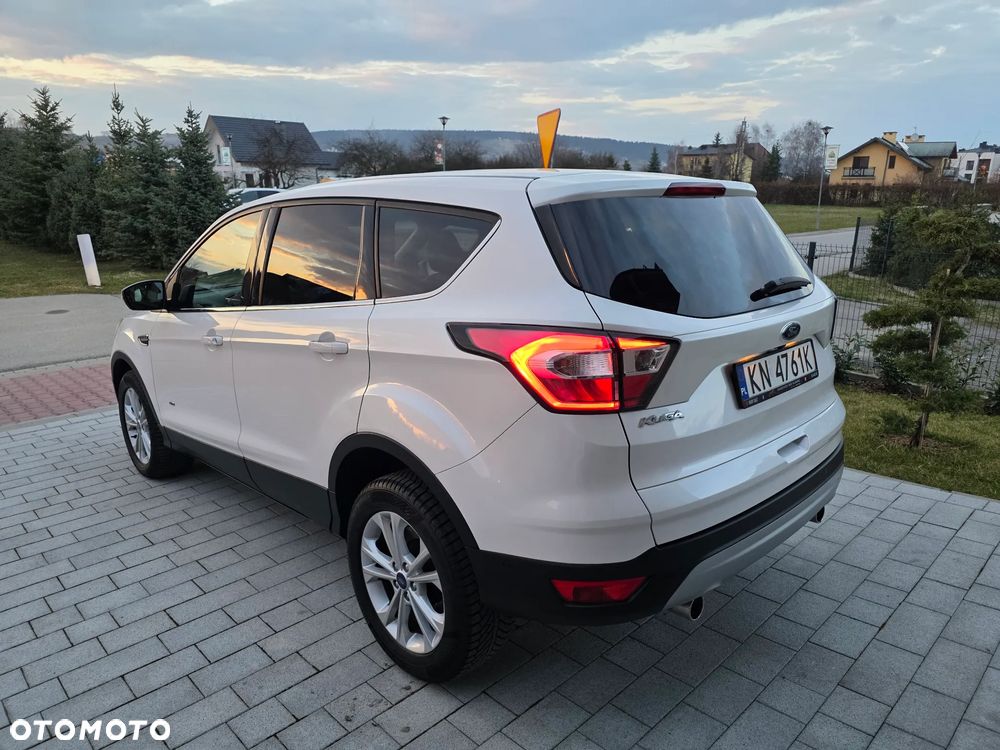Ford Kuga 2.0 TDCi 4x4 Titanium - 4