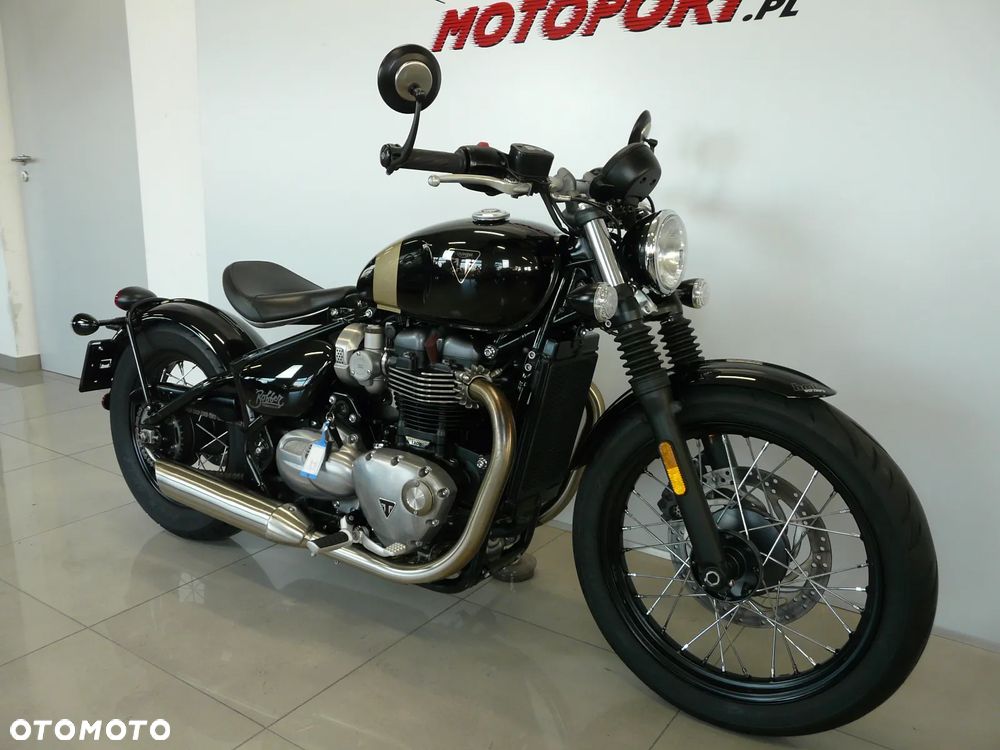 Triumph Bonneville Bobber - 37