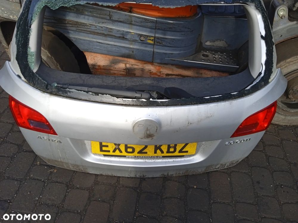 KLAPA TYLNA OPEL ASTRA IV KOMBI LAMPY ZAMEK SILNICZEK WYCIERACZKI STOP TAPICERKA - 2