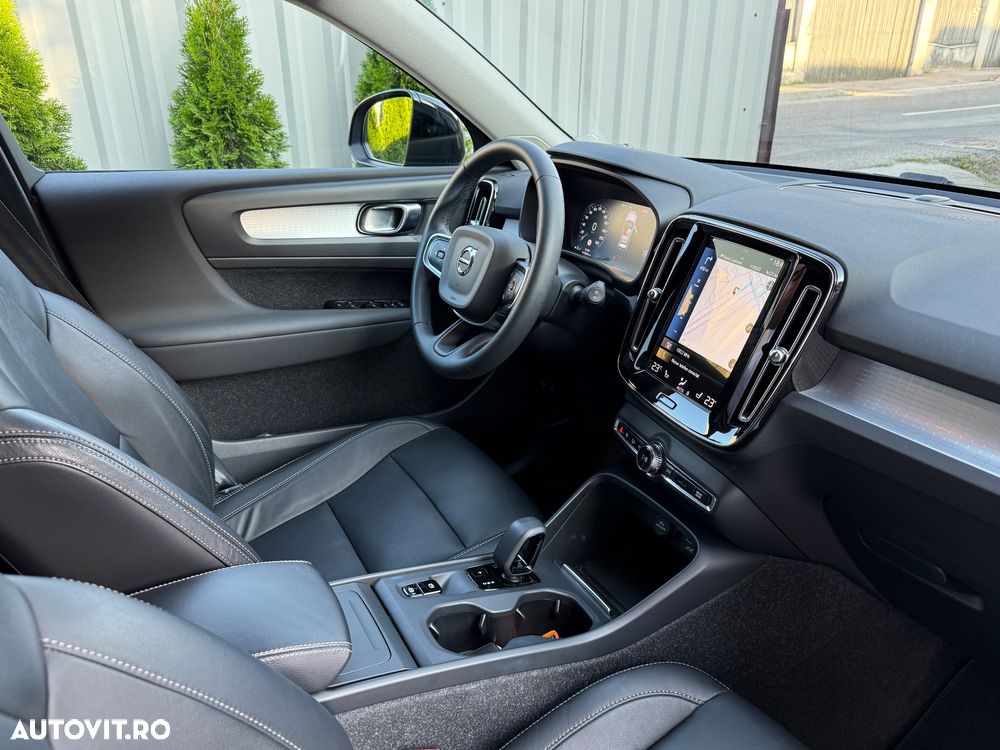 Volvo XC 40 B4 AT8 AWD Mild Hybrid Momentum Pro - 18