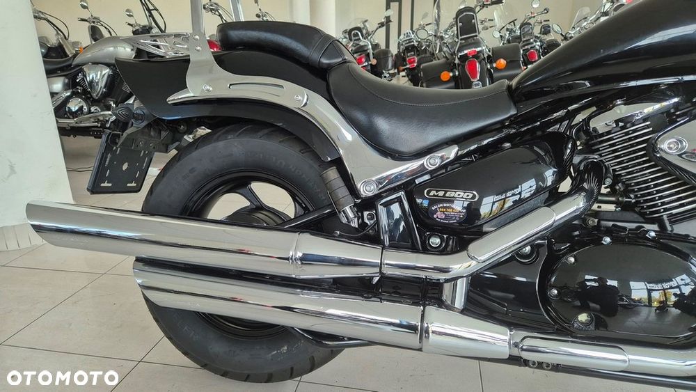 Suzuki Intruder - 8