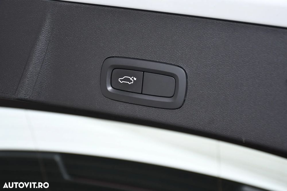 Volvo XC 40 D4 AWD Geartronic R-Design - 19