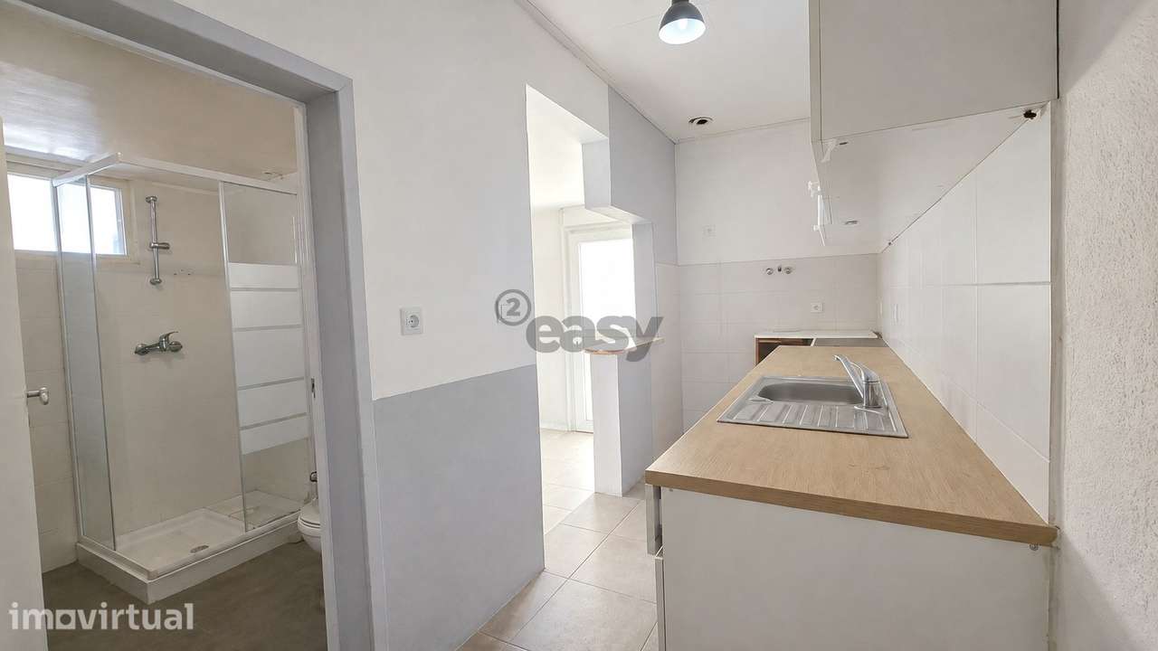 Moradia T1 com pátio para remodelação - Grande imagem: 5/15