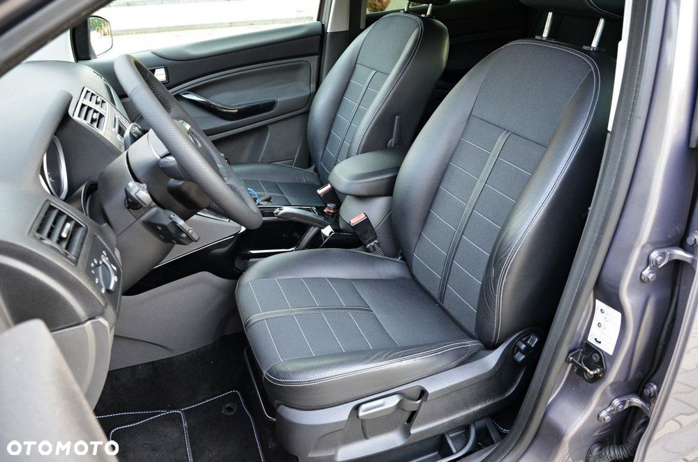 Ford Kuga 2.0 TDCi 2x4 Titanium - 30