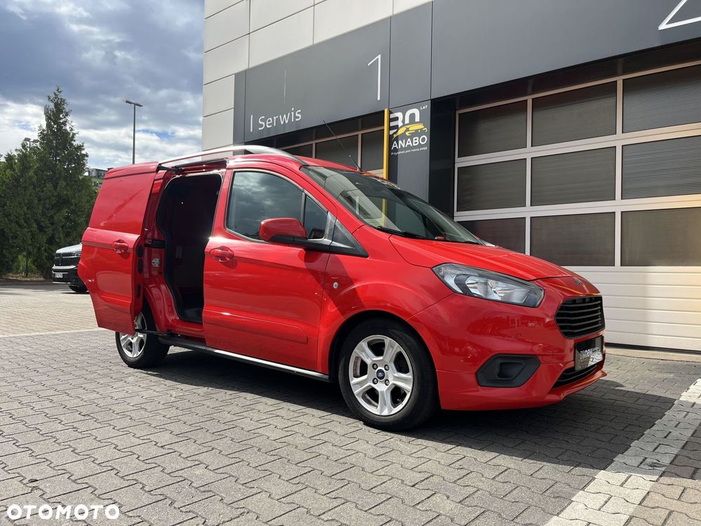 Ford Transit Courier - 19