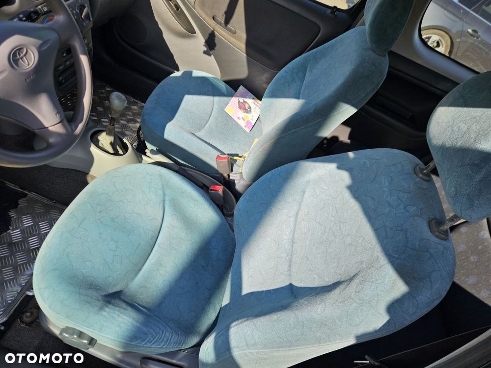 Toyota Yaris 1.0 Base - 4