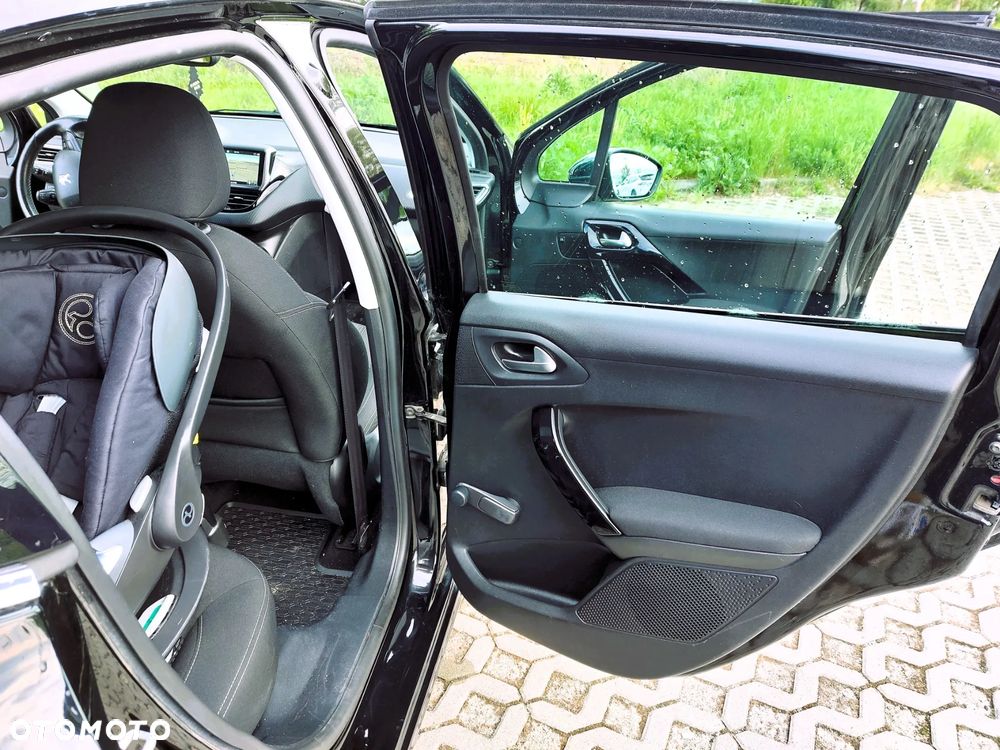Peugeot 208 PureTech 82 Allure - 10