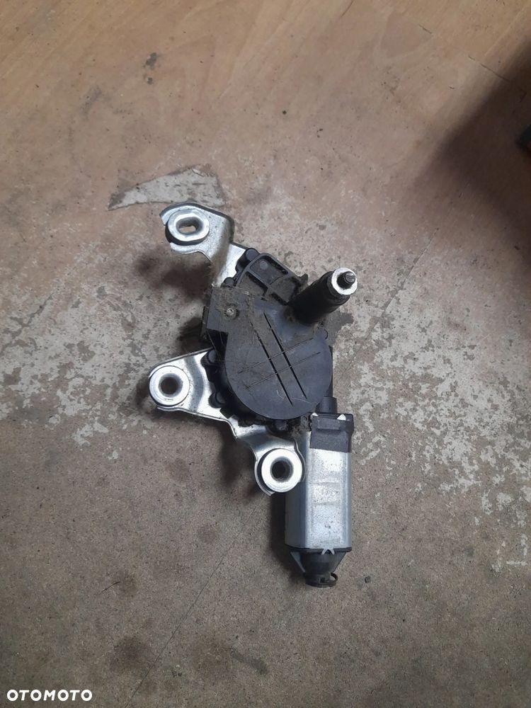 SILNICZEK WYCIERACZKI TYŁ Skody Octavia 2  nr 1Z9 955 711 - 3