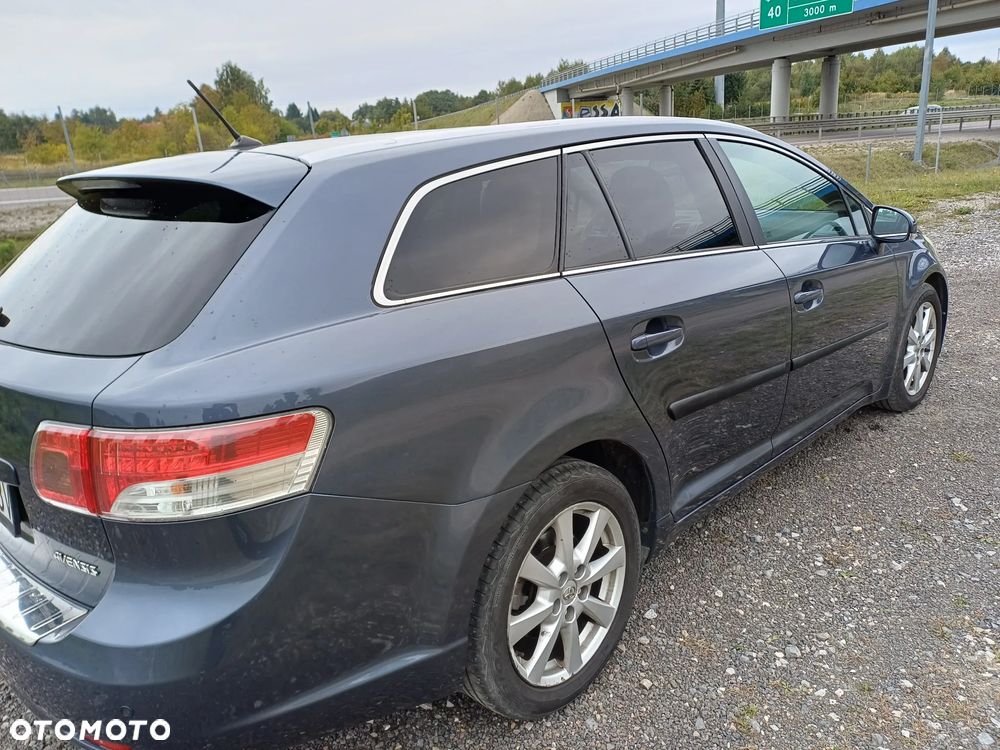 Toyota Avensis - 4