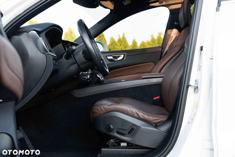 Volvo XC 60 T6 AWD Momentum - 12
