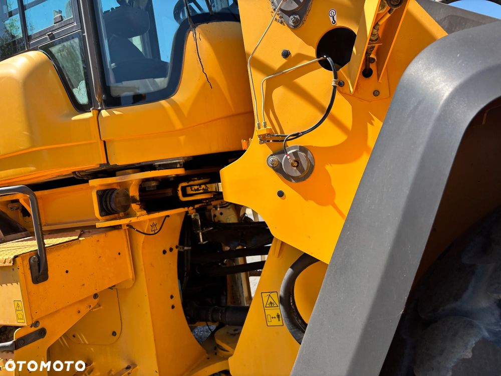 Volvo VOLVO L150G rok 2011,waga 26ton, łyżka 4,5m3 opony MICHELIN 70%, bdb - 18