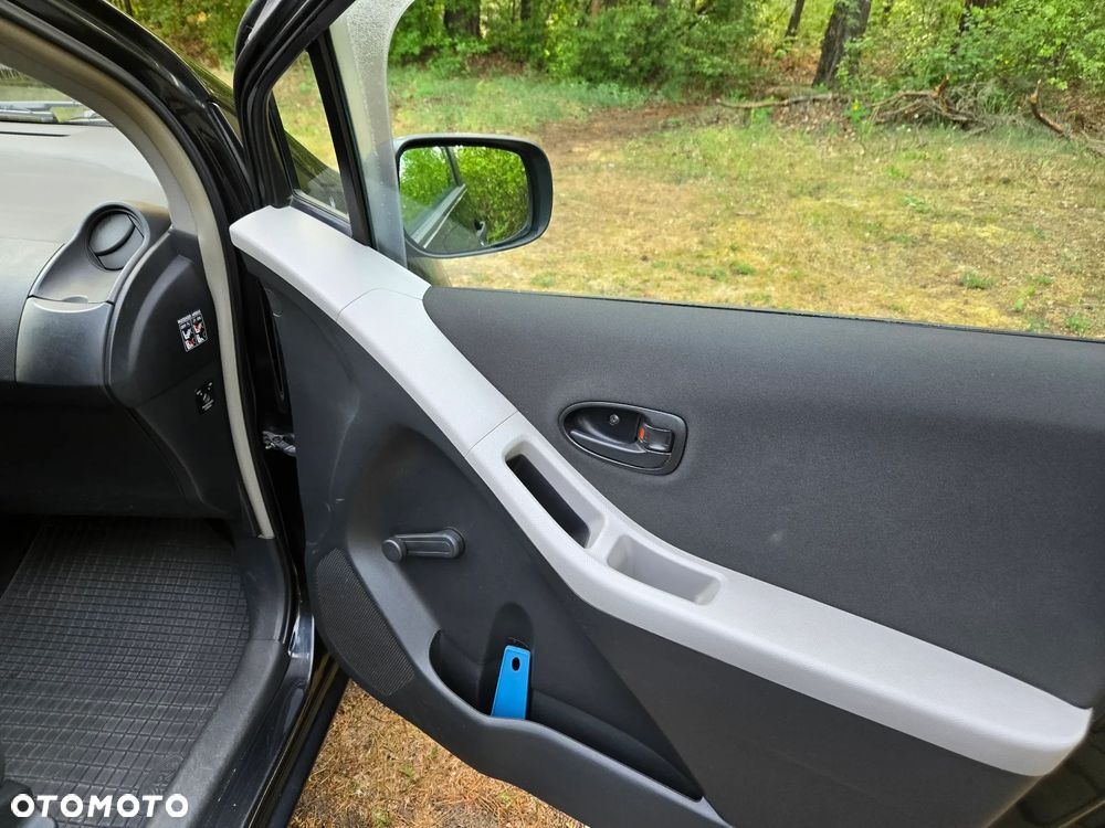 Toyota Yaris 1.3 Prestige - 26