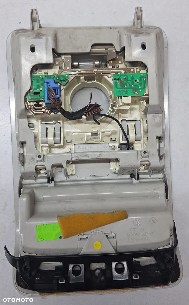LAMPKA OŚWIETLENIA KABINY,SCHOWEK- VW PASSAT B6 06r - 4