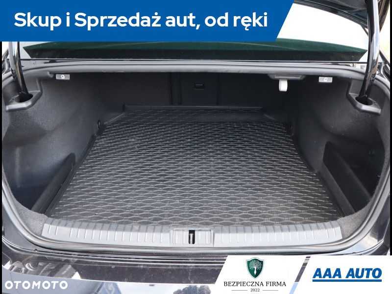 Volkswagen Passat - 14