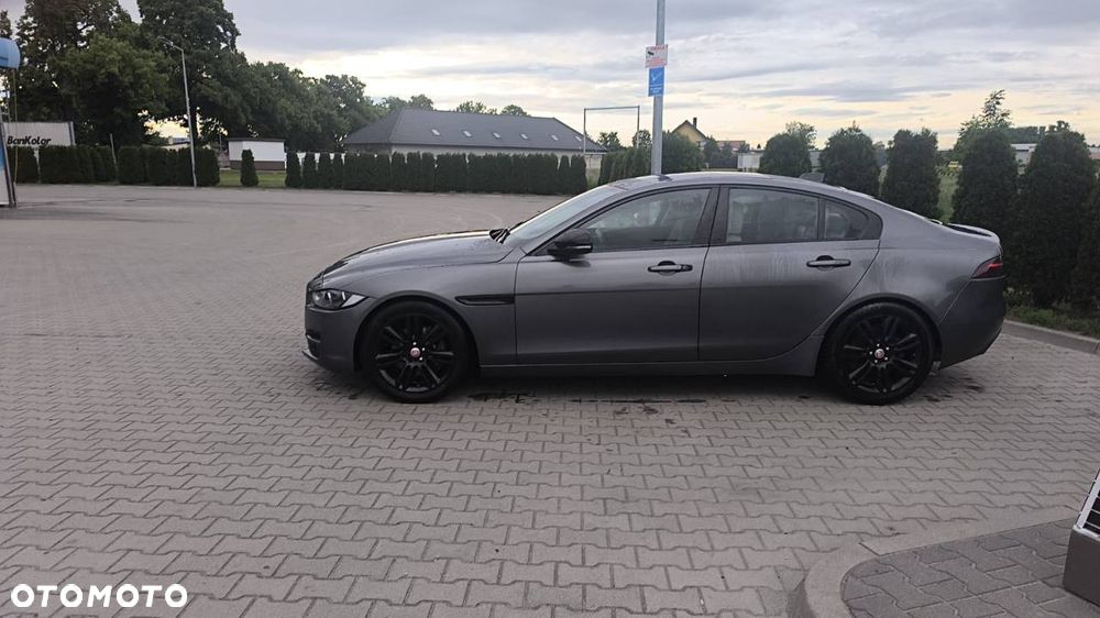 Jaguar XE - 2