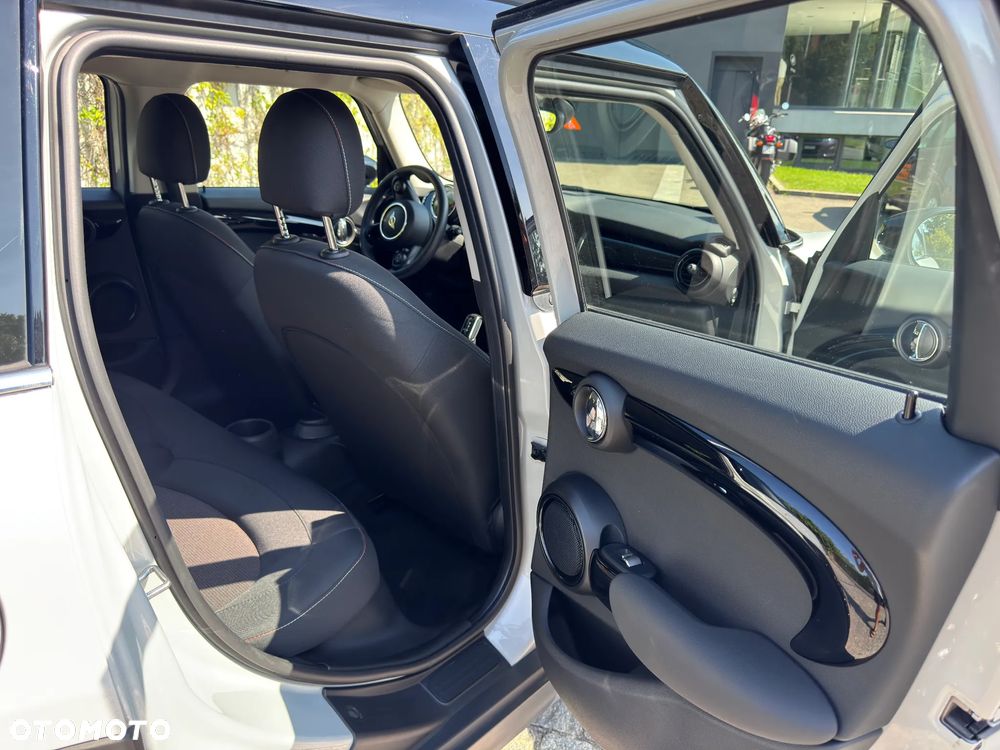 MINI Cooper Standard - 5