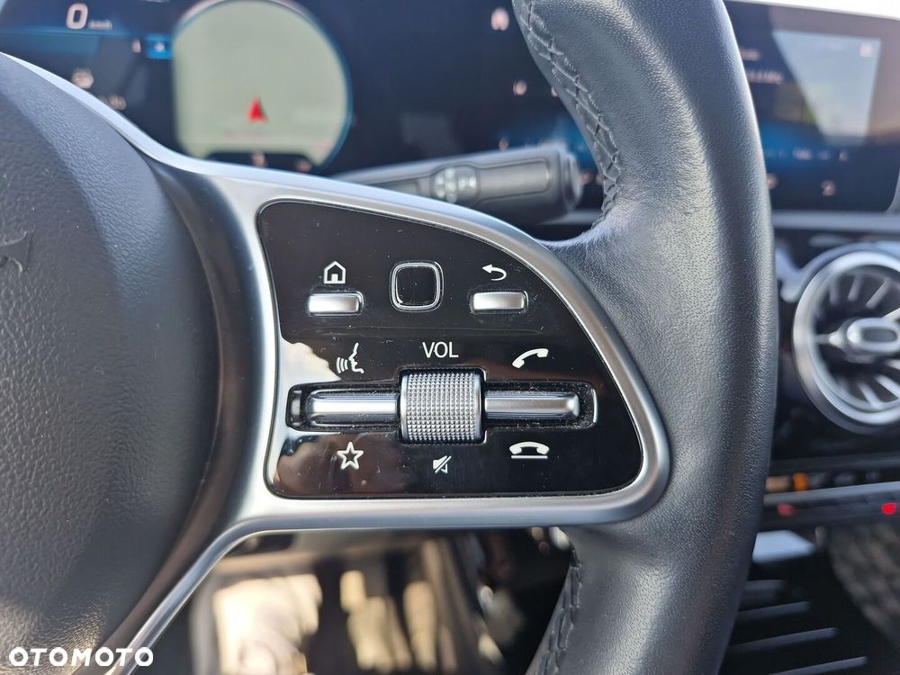 Mercedes-Benz CLA 180 Progressive 7G-DCT - 20