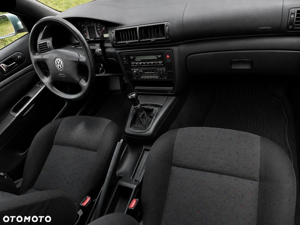 Volkswagen Passat 1.8 Comfortline - 12