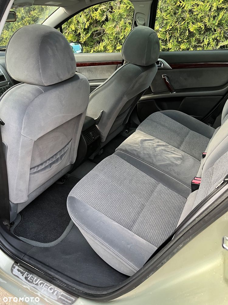 Peugeot 407 2.0 HDI Premium navtech gama - 12