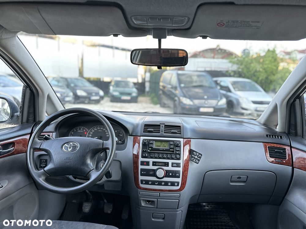Toyota Avensis Verso - 6