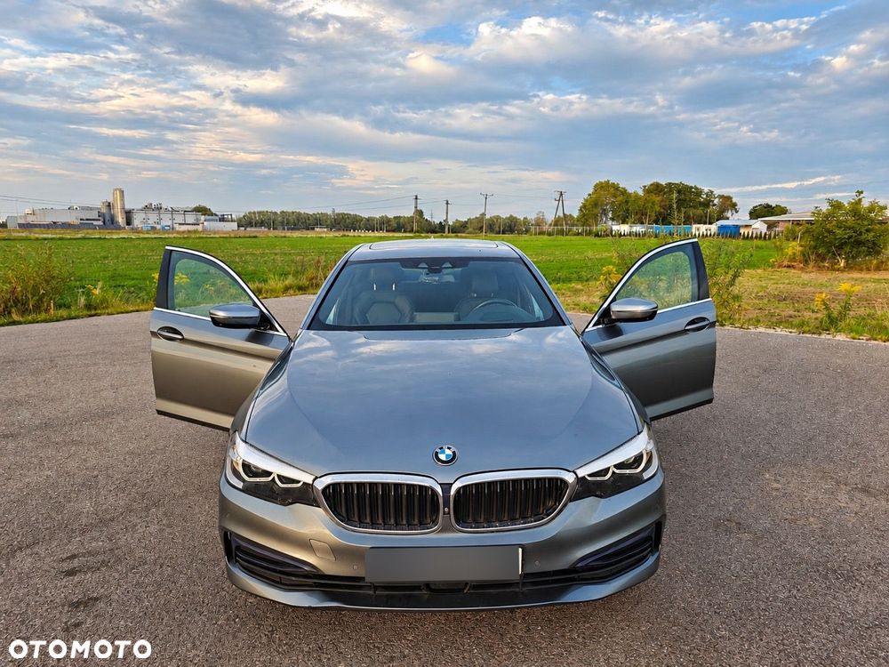 BMW Seria 5 530i GPF xDrive Sport Line sport - 7