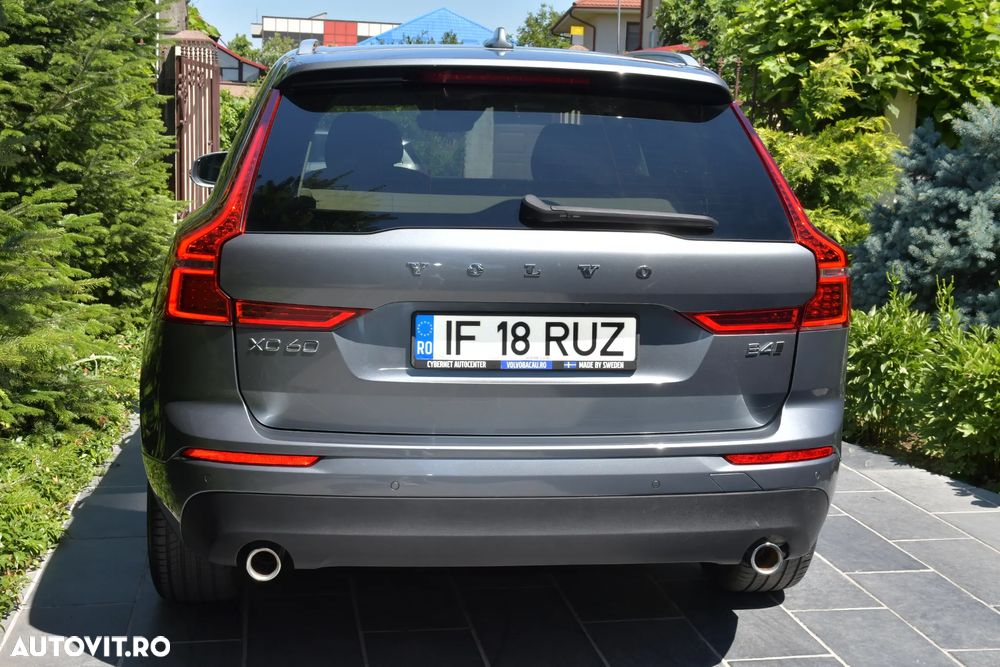 Volvo XC 60 B4 MHEV AT8 AWD Momentum Pro - 37