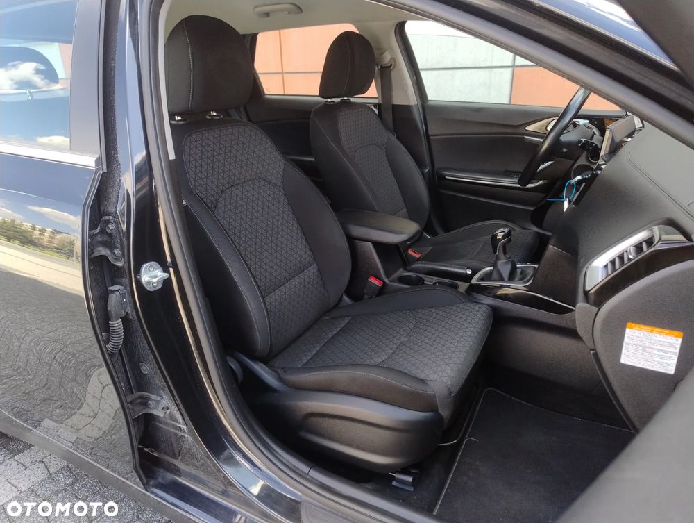 Kia Ceed ver-1-6-crdi-mhev-gt--line - 11